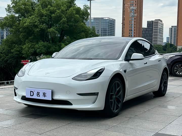 Фото 1 - Tesla Model 3
