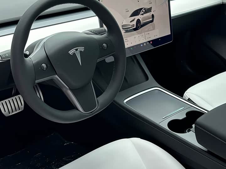 Фото 4 - Tesla Model 3