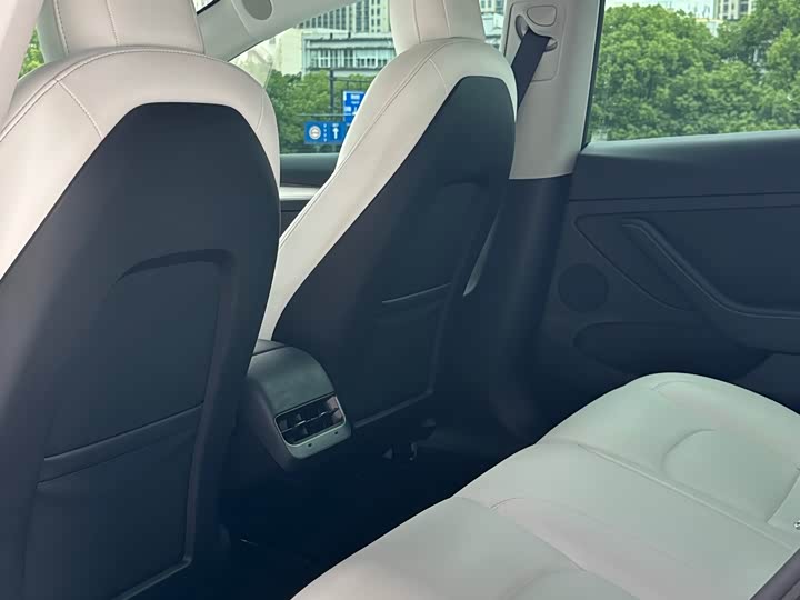 Фото 5 - Tesla Model 3