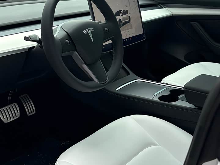 Фото 8 - Tesla Model 3