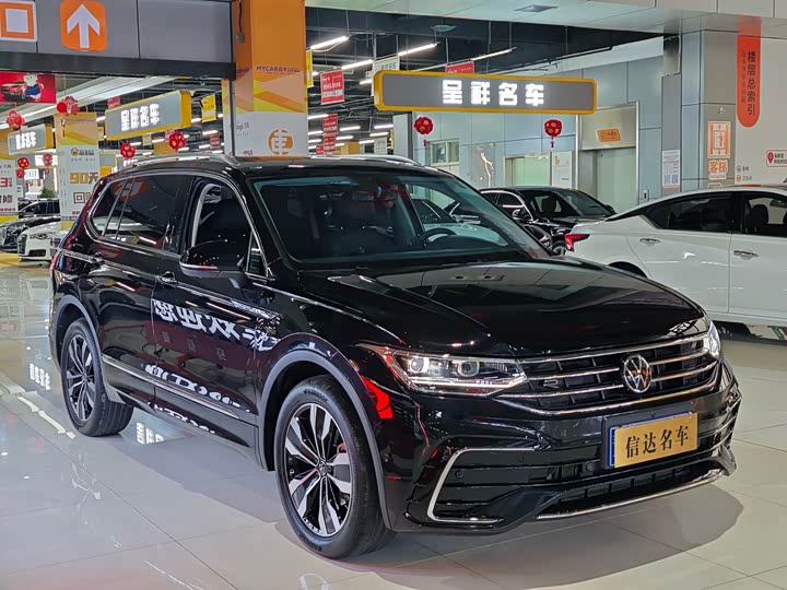 Фото 3 - Volkswagen Tiguan L Pro