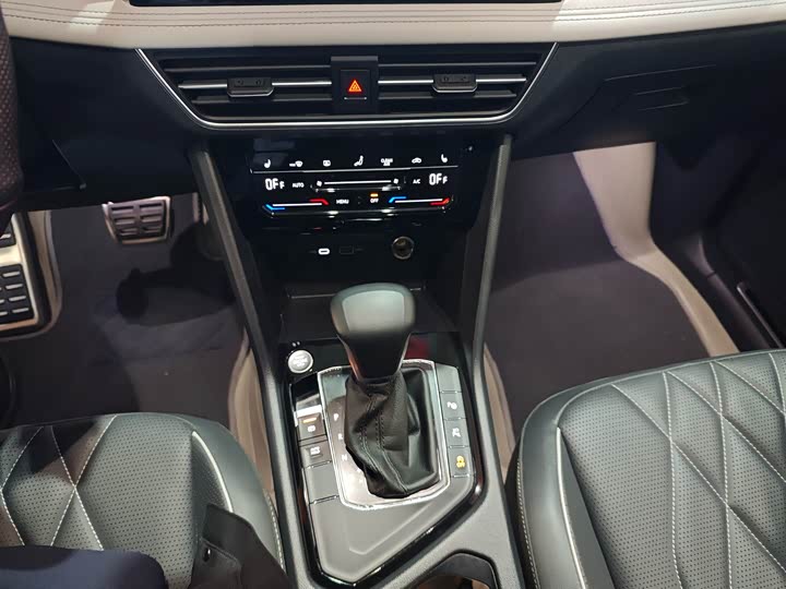 Фото 9 - Volkswagen Tiguan L Pro