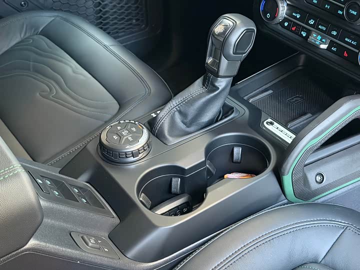 Фото 8 - Ford Bronco