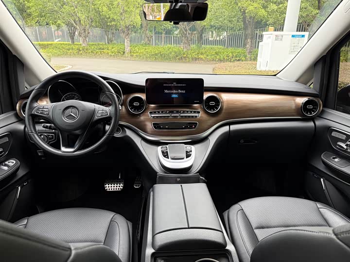 Фото 9 - Mercedes-Benz V-Class