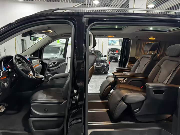 Фото 5 - Mercedes-Benz V-Class