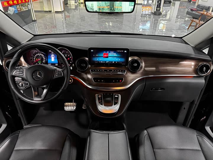 Фото 8 - Mercedes-Benz V-Class