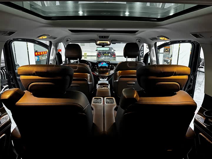 Фото 9 - Mercedes-Benz V-Class