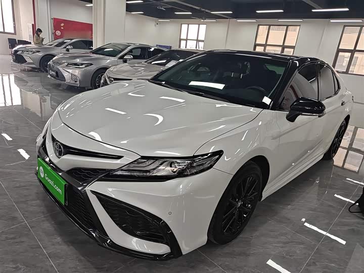 Фото 1 - Toyota Camry