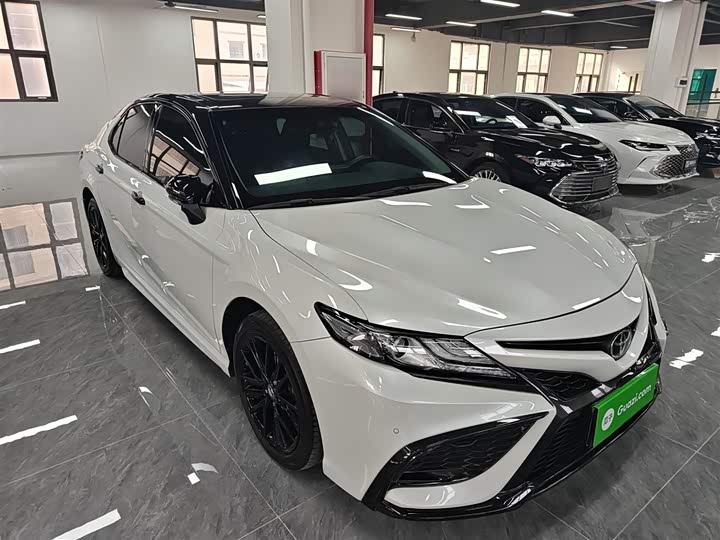 Фото 4 - Toyota Camry