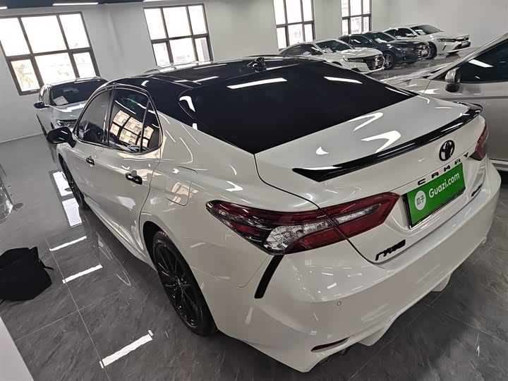 Фото 5 - Toyota Camry