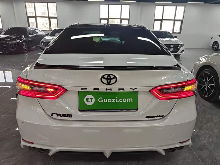 Фото 6 - Toyota Camry