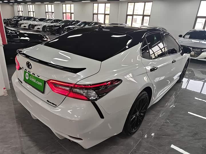 Фото 7 - Toyota Camry