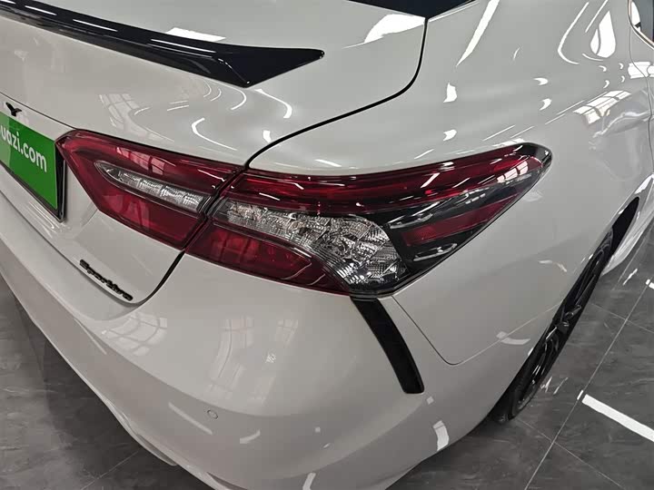 Фото 8 - Toyota Camry