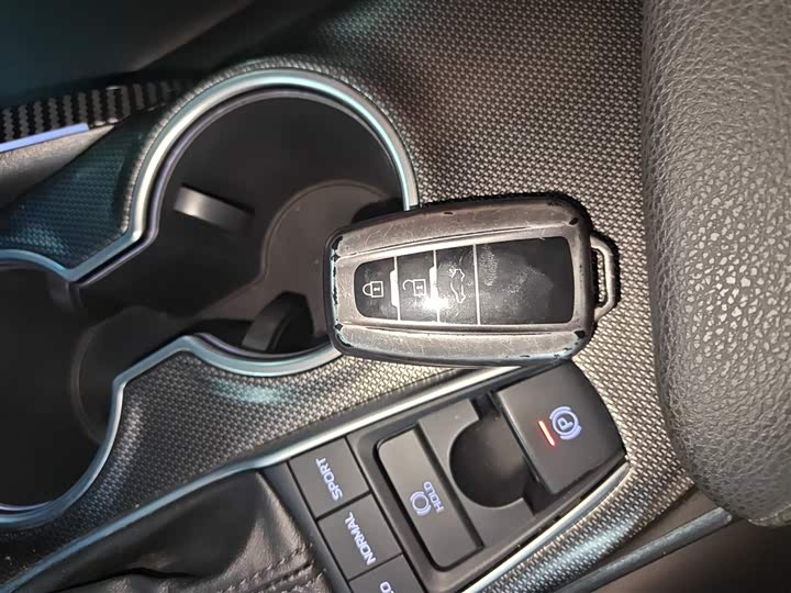 Фото 9 - Toyota Camry