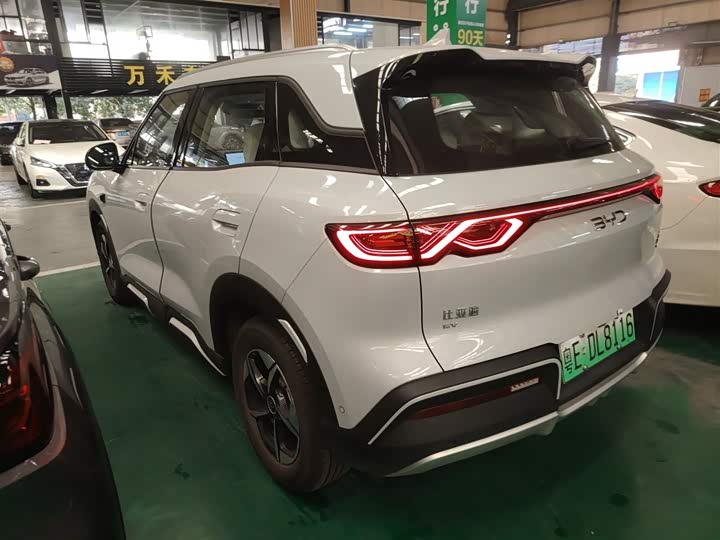 Фото 5 - BYD Yuan Up