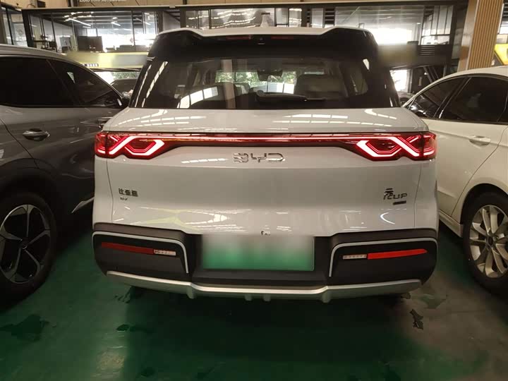 Фото 6 - BYD Yuan Up