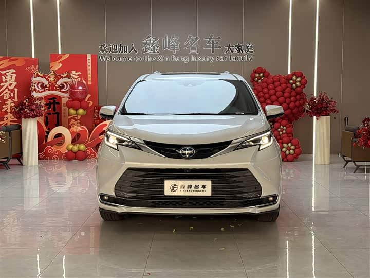 Фото 2 - Toyota Sienna