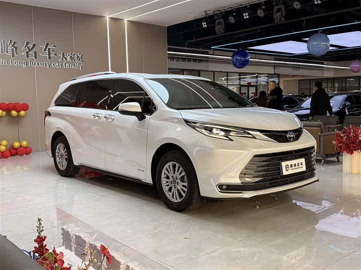 Фото 3 - Toyota Sienna