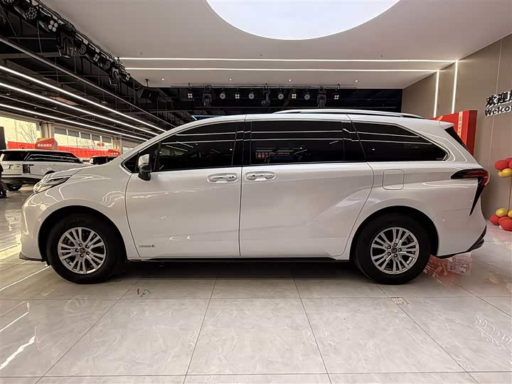 Фото 4 - Toyota Sienna