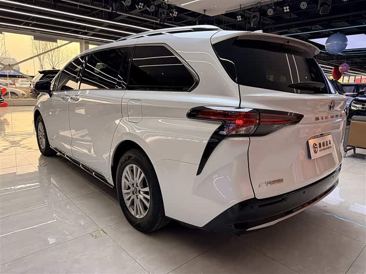 Фото 5 - Toyota Sienna