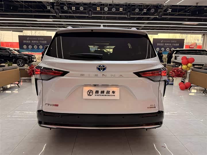 Фото 6 - Toyota Sienna