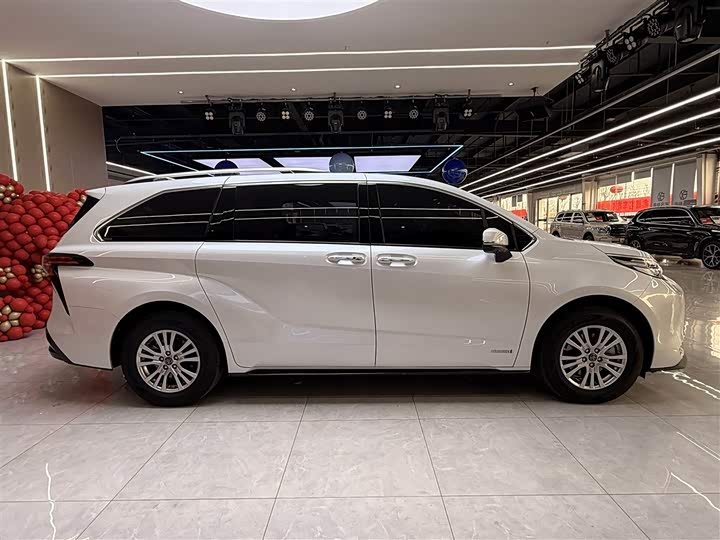 Фото 8 - Toyota Sienna