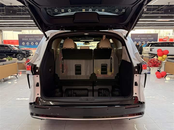 Фото 9 - Toyota Sienna