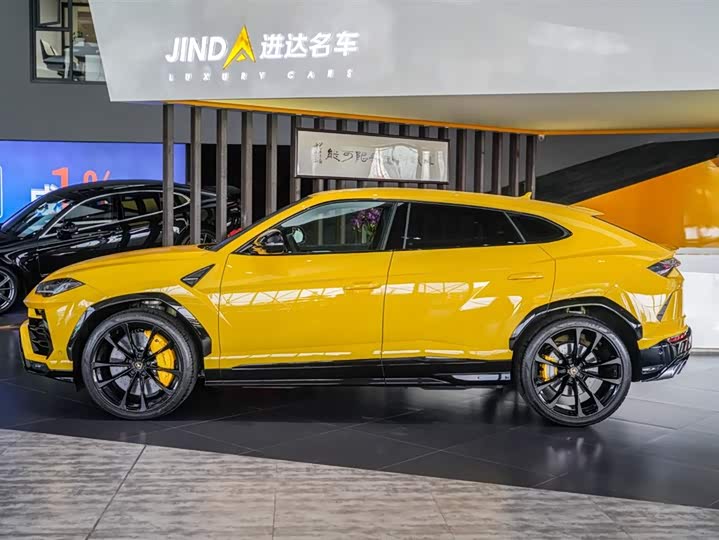 Фото 2 - Lamborghini Urus