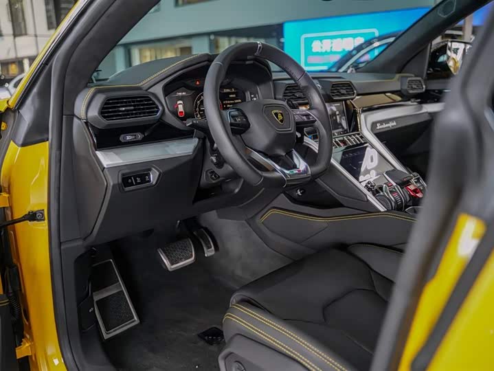 Фото 5 - Lamborghini Urus