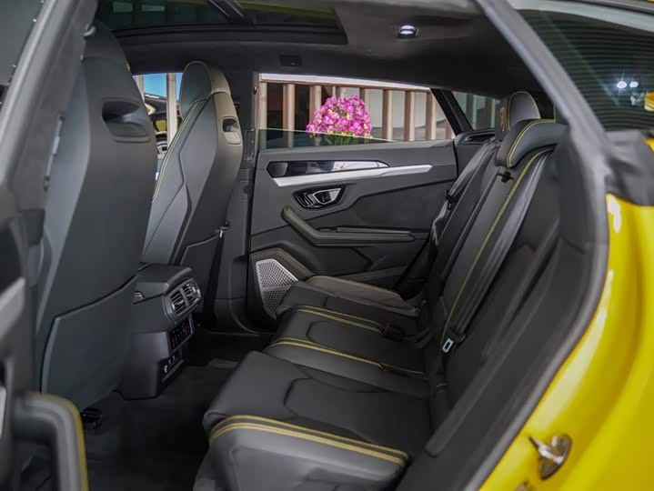 Фото 6 - Lamborghini Urus