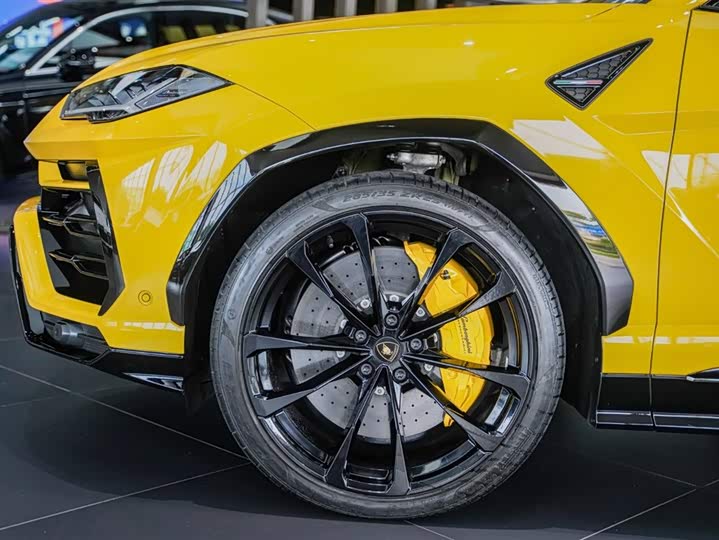 Фото 7 - Lamborghini Urus