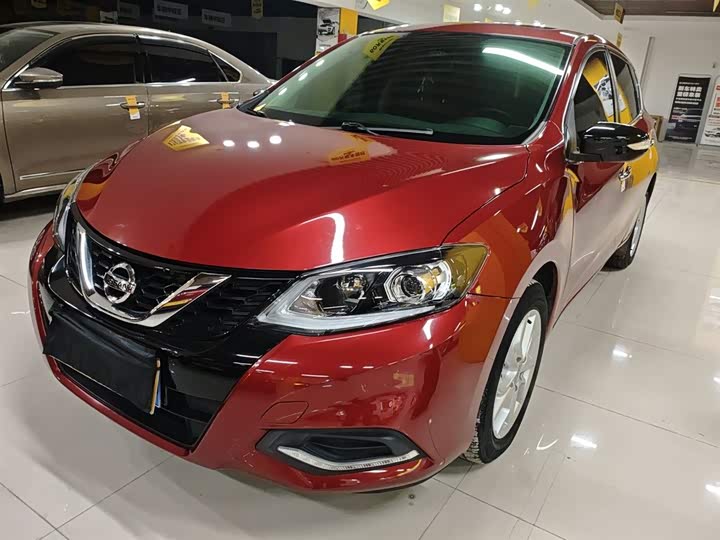 Фото 2 - Nissan Tiida