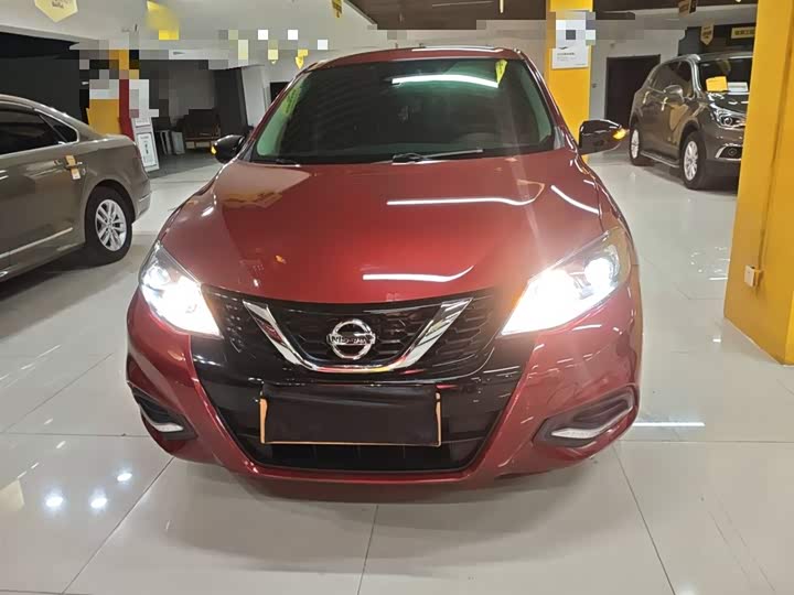 Фото 3 - Nissan Tiida