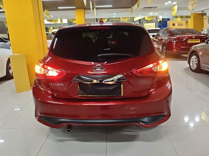 Фото 6 - Nissan Tiida