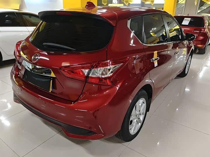 Фото 7 - Nissan Tiida