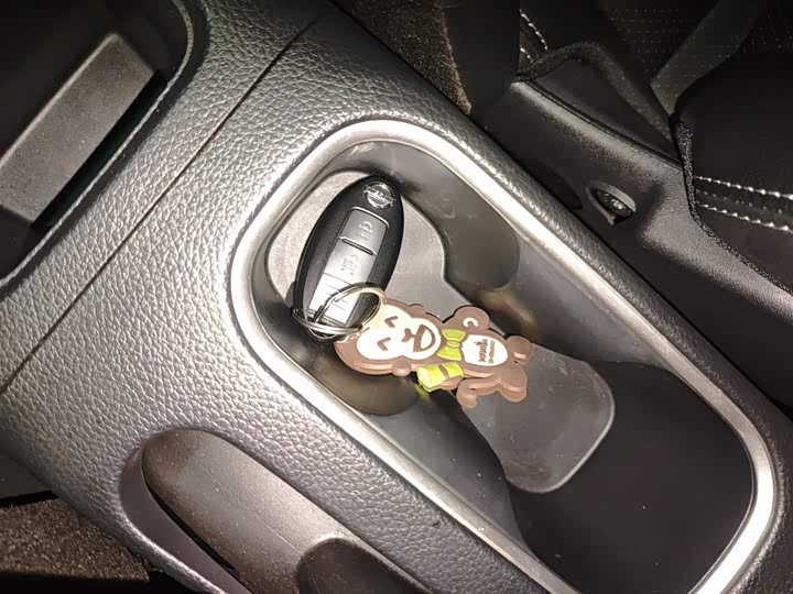 Фото 9 - Nissan Tiida