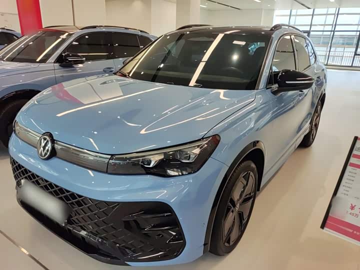 Фото 1 - Volkswagen Tiguan L Pro