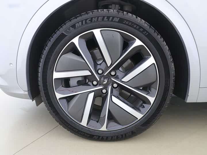 Фото 9 - LiXiang L7