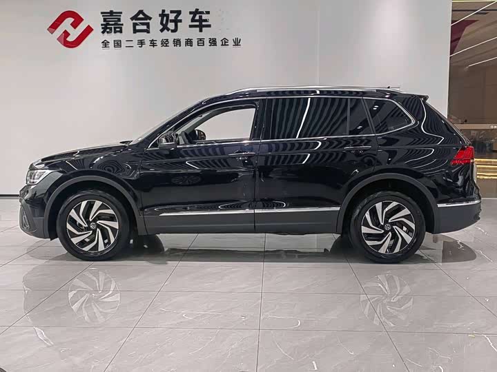 Фото 4 - Volkswagen Tiguan L Pro