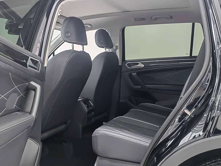 Фото 7 - Volkswagen Tiguan L Pro