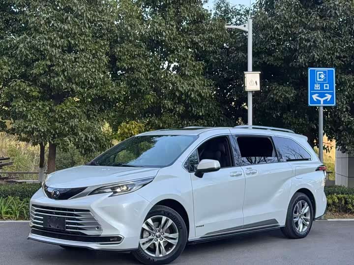 Фото 1 - Toyota Sienna