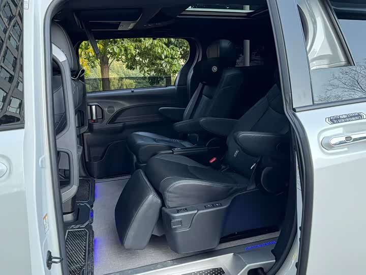 Фото 5 - Toyota Sienna