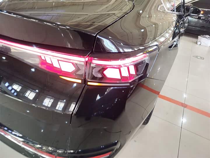 Фото 4 - Volkswagen Magotan