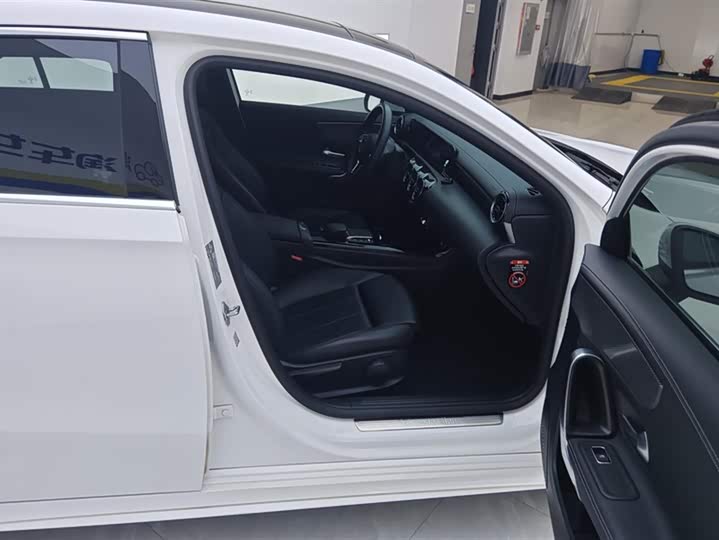 Фото 8 - Mercedes-Benz A-Class