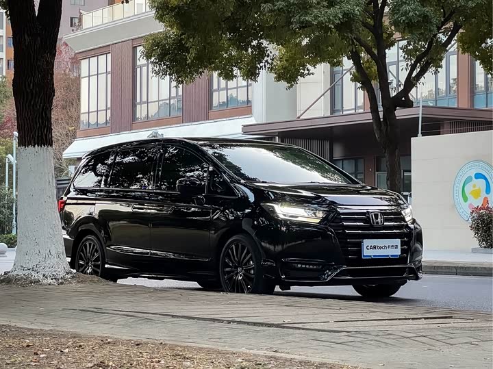 Фото 3 - Honda Elysion
