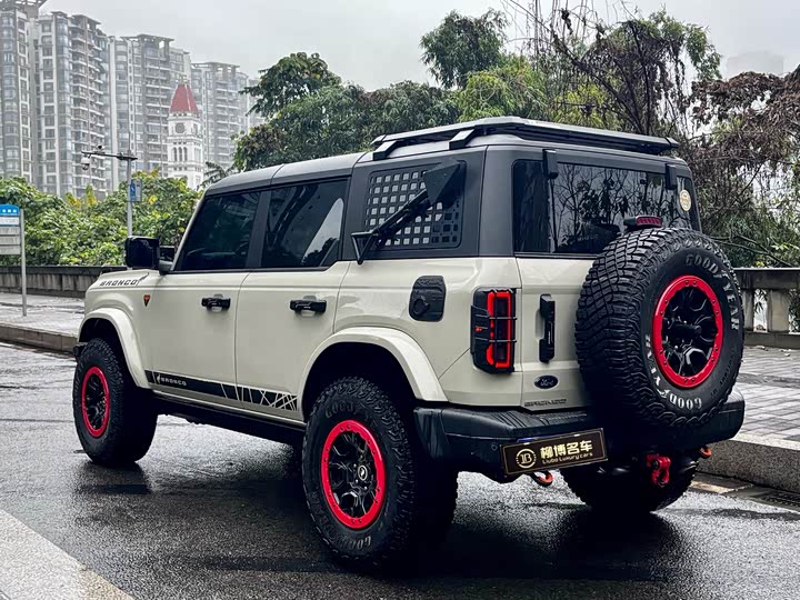 Фото 3 - Ford Bronco