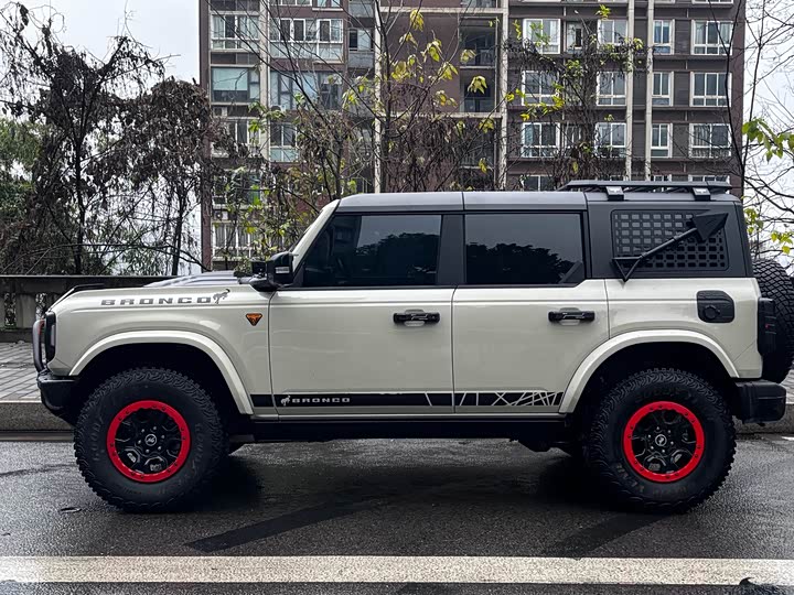 Фото 4 - Ford Bronco
