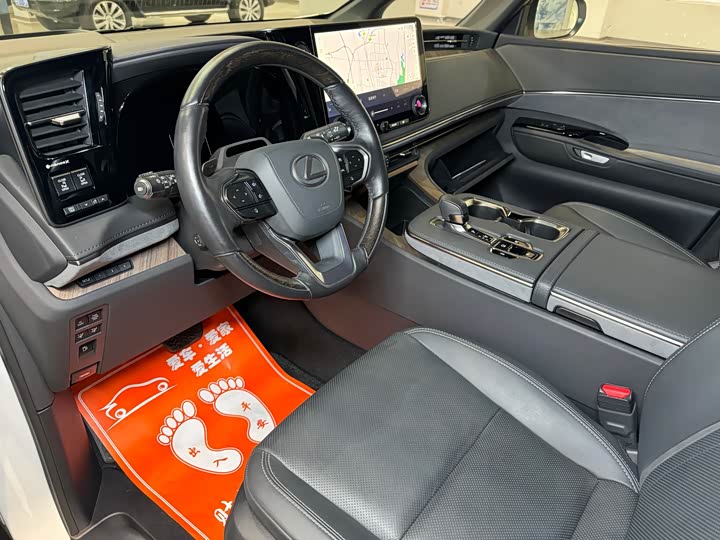 Фото 7 - Lexus LM