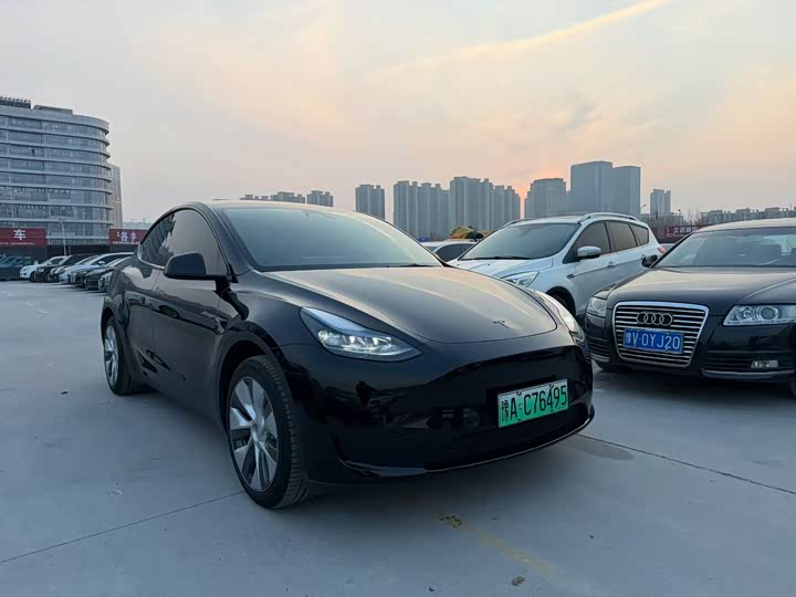 Фото 3 - Tesla Model Y