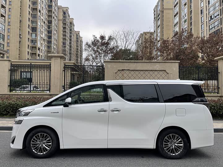 Фото 4 - Toyota Vellfire